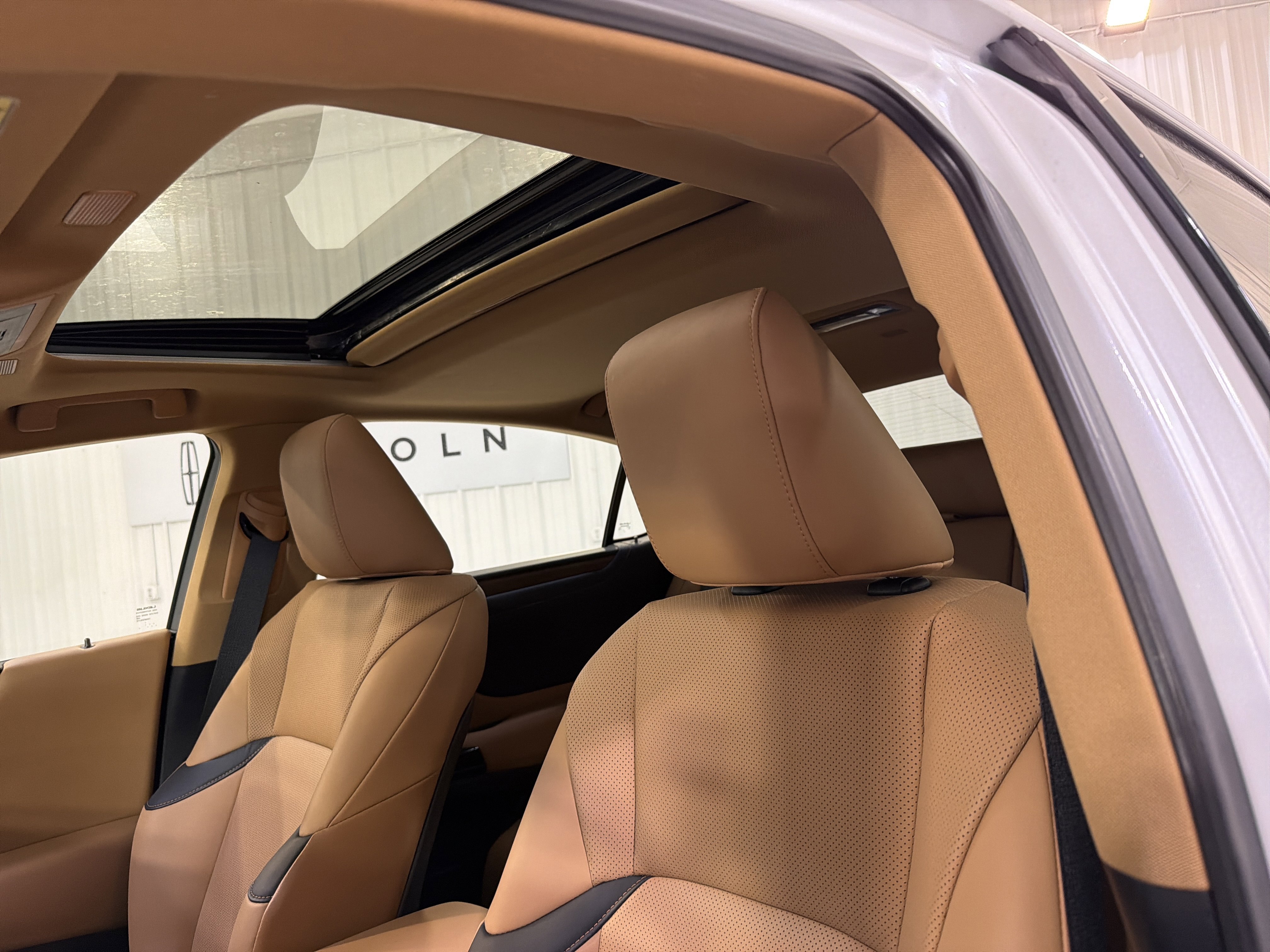 Used 2025 Lexus ES 350 w/ Premium Package FWD image 10