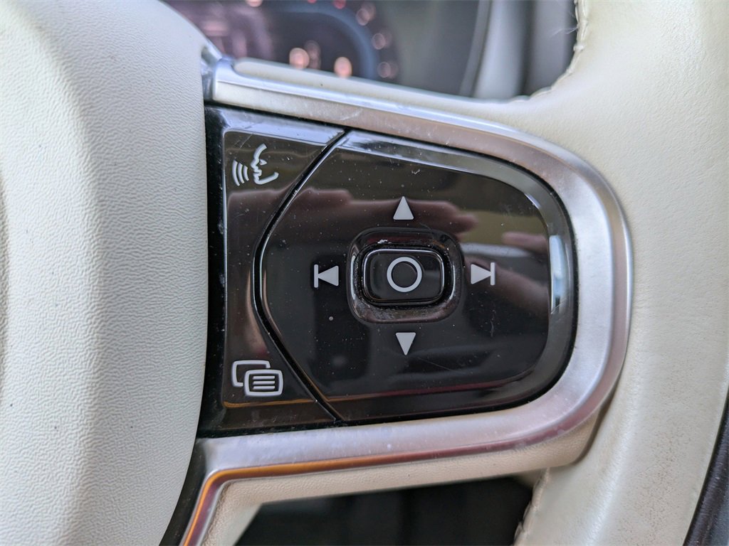 Certified 2023 Volvo XC60 B5 Plus w/ Climate Package image 27