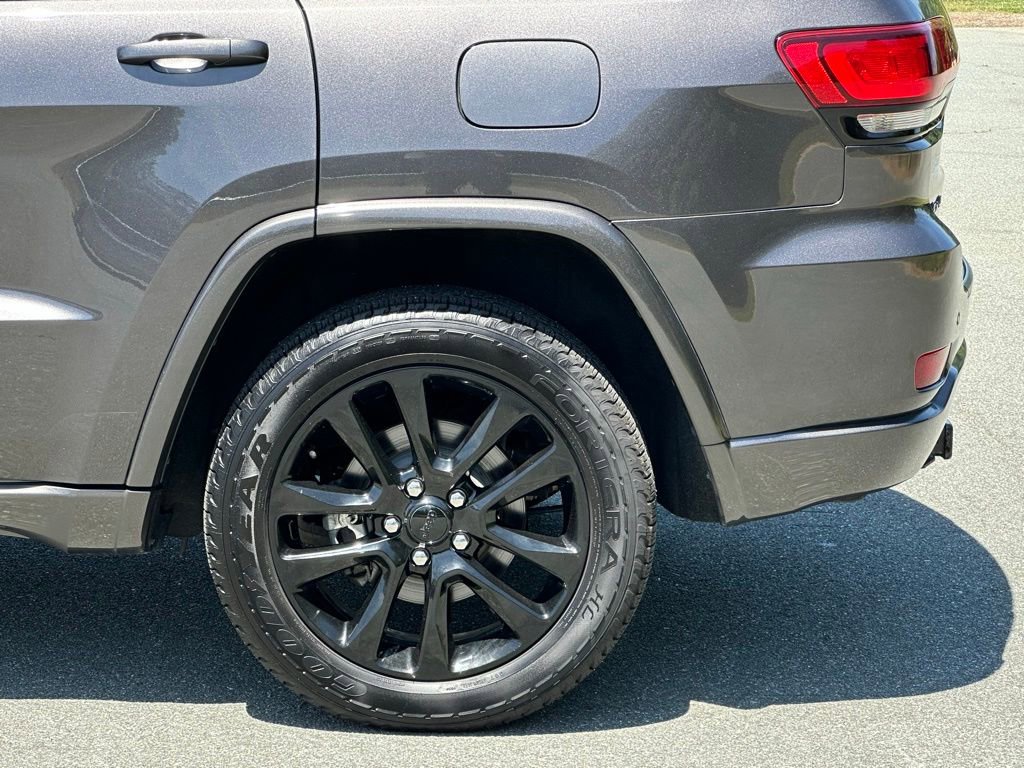 Used 2020 Jeep Grand Cherokee Altitude AWD/4WD image 39