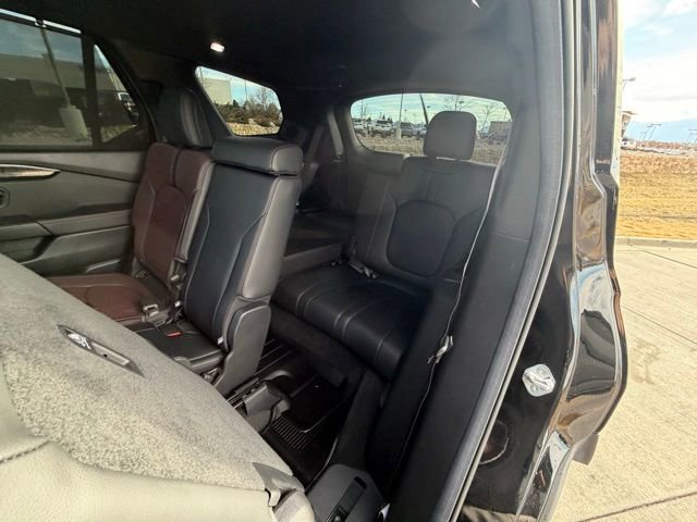 Used 2025 Honda Pilot Black Edition image 26
