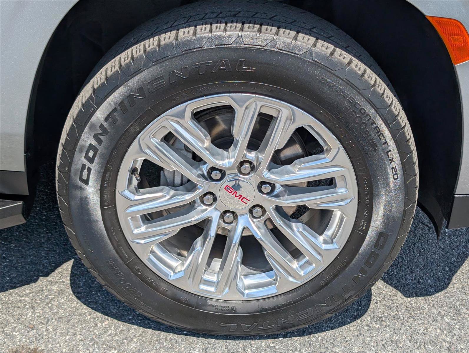 Used 2024 GMC Yukon SLT AWD/4WD image 11