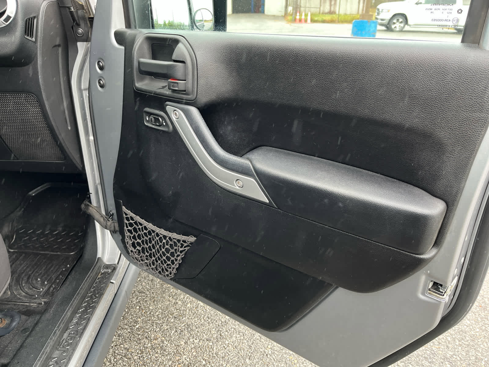 Used 2013 Jeep Wrangler Unlimited Rubicon w/ Connectivity Group image 28