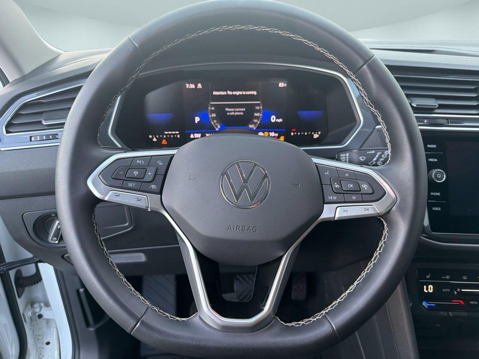 Certified 2023 Volkswagen Tiguan SE w/ Panoramic Sunroof Package AWD/4WD image 11