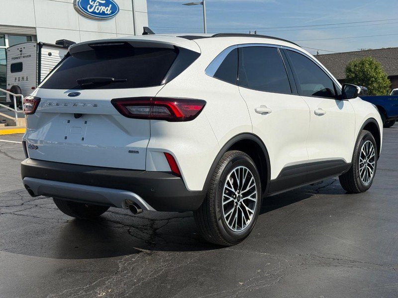Used 2024 Ford Escape SE image 3