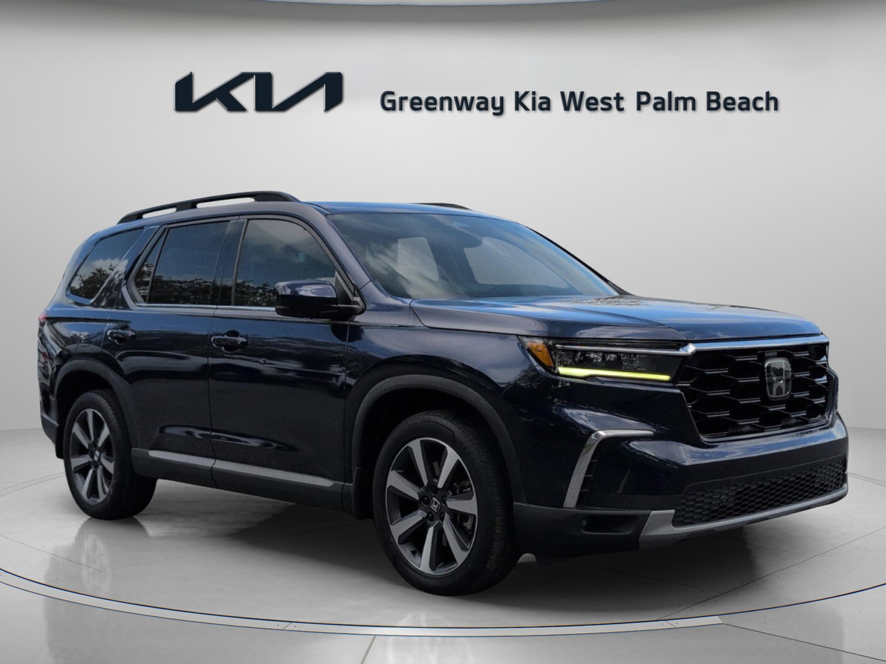 Used 2023 Honda Pilot Touring image 1