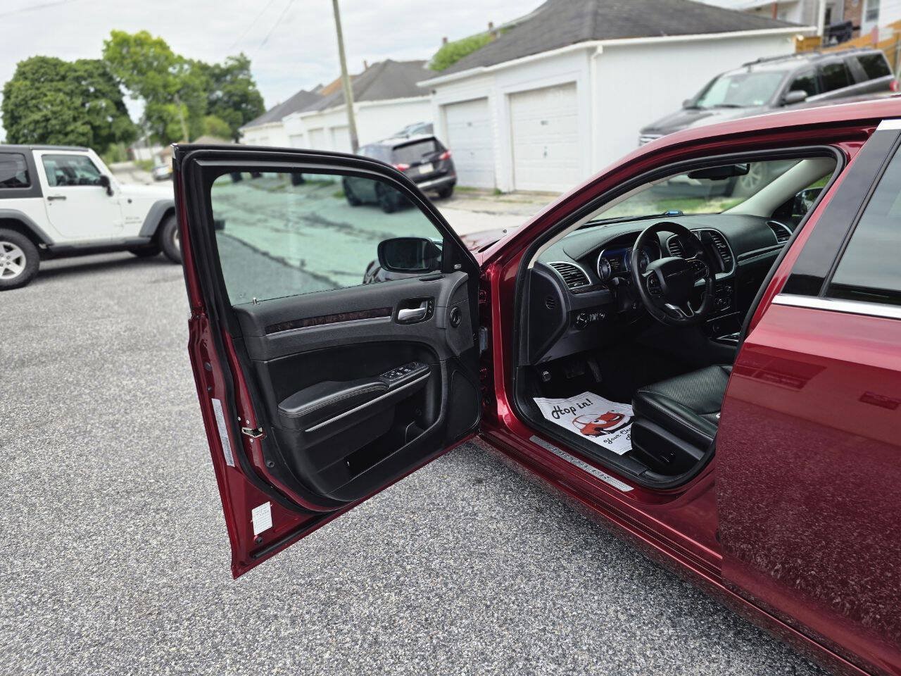Used 2019 Chrysler 300 Limited AWD/4WD image 26