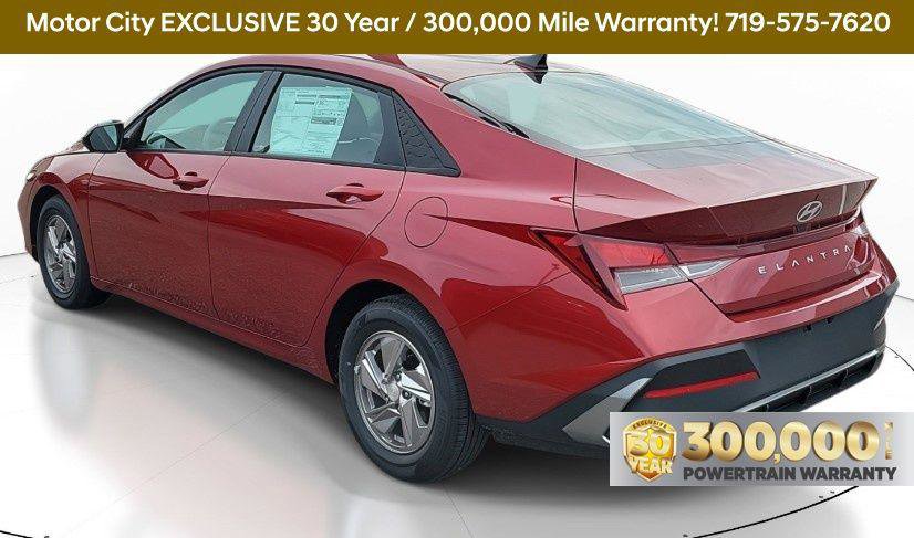 New 2025 Hyundai Elantra SE image 2