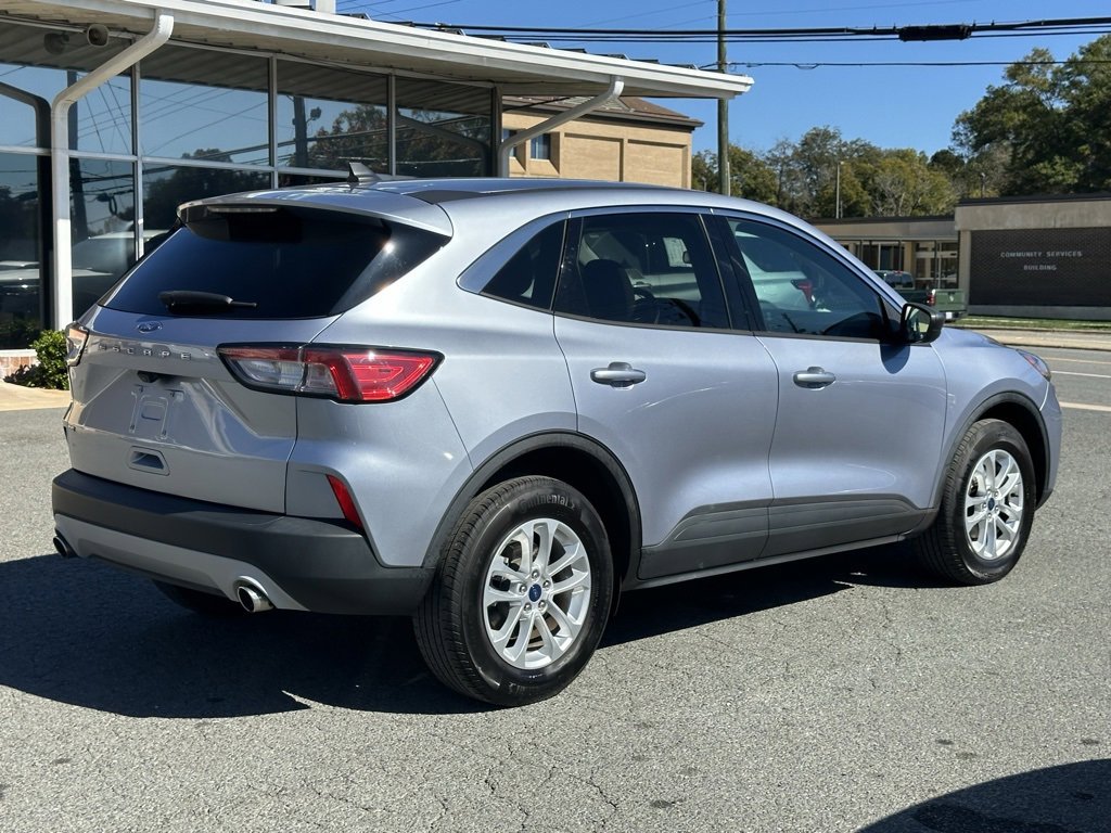 Used 2022 Ford Escape SE image 8