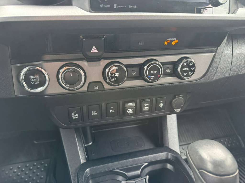 Used 2018 Toyota Tacoma TRD Off-Road w/ Technology Package image 10