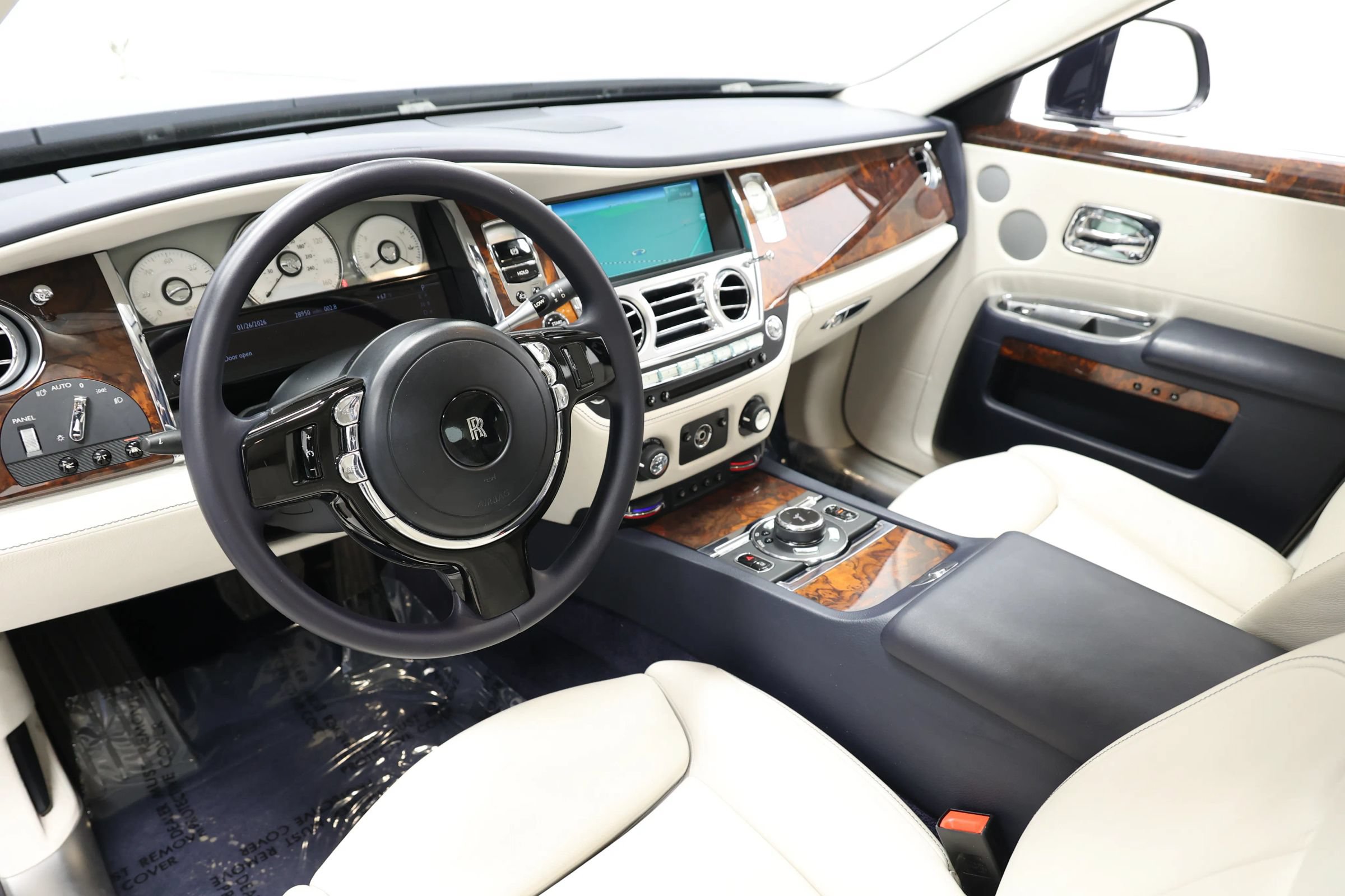 Used 2015 Rolls-Royce Ghost RWD image 2