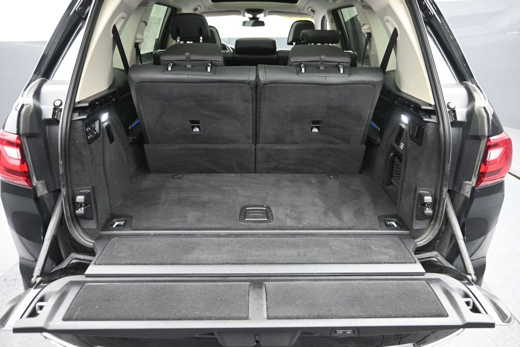 Used 2022 BMW X7 xDrive40i w/ Premium Package AWD/4WD image 10