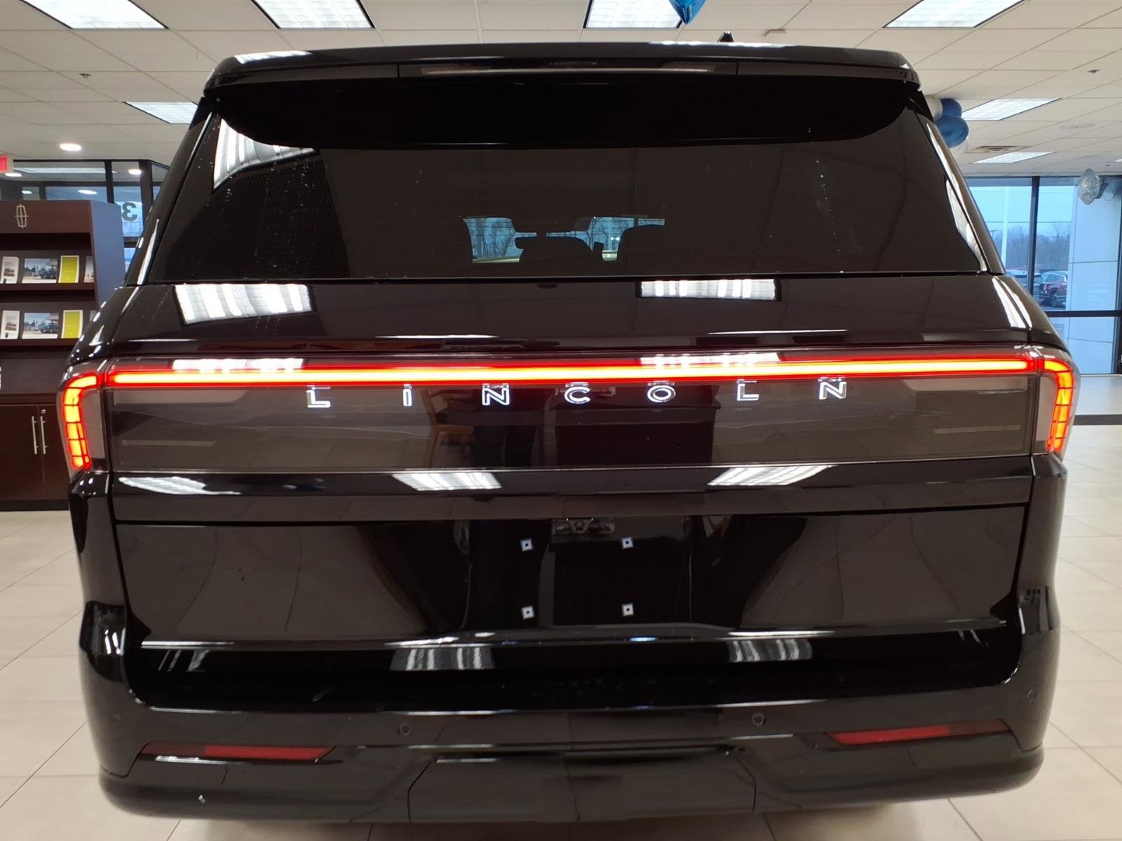 New 2026 Lincoln Navigator L Reserve w/ Jet Appearance Package AWD/4WD image 10