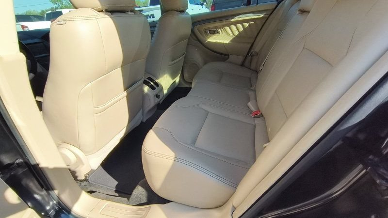 Used 2014 Ford Taurus SEL w/ Equipment Group 201A FWD image 10