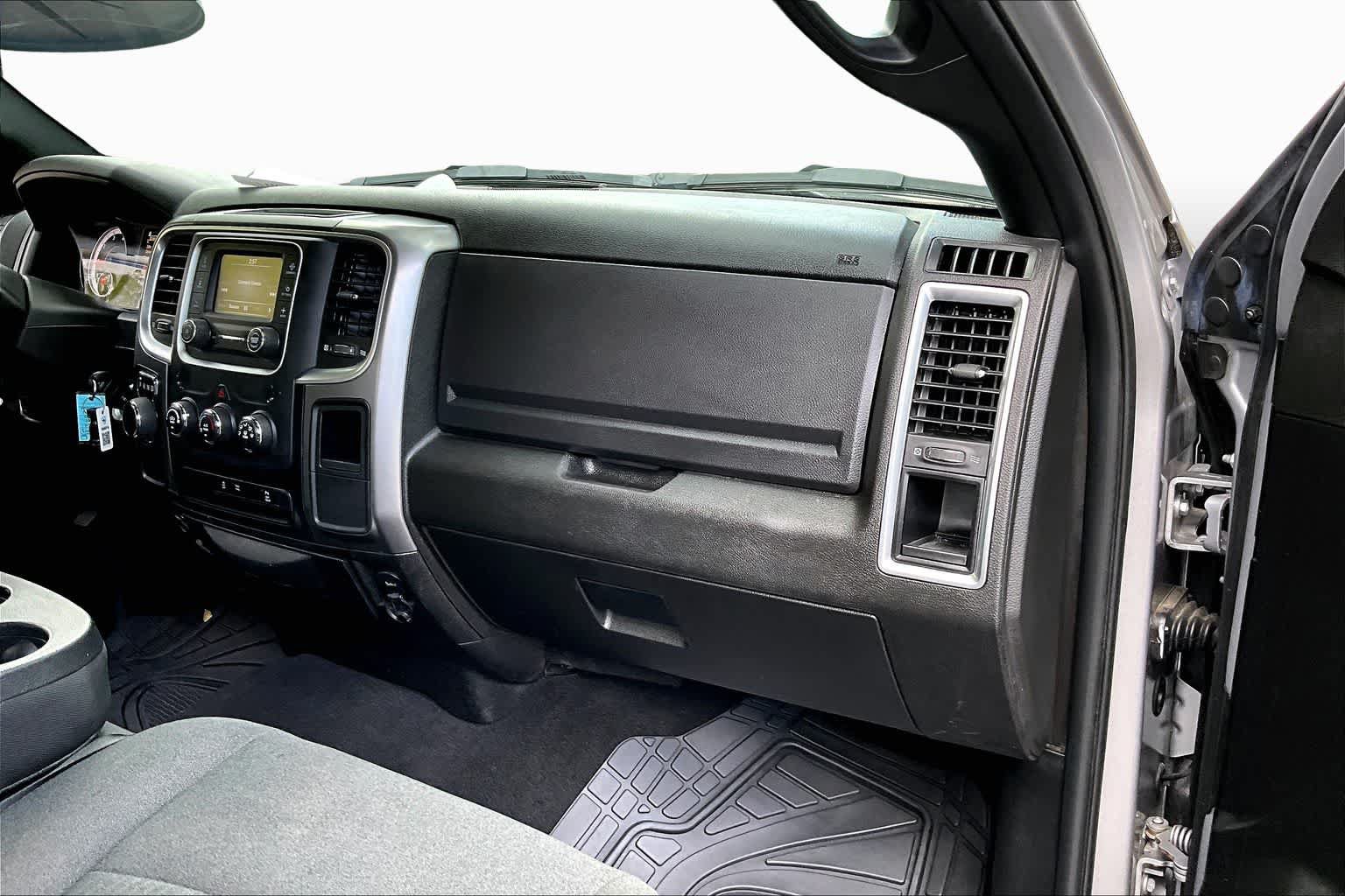Used 2024 RAM 1500 Warlock RWD image 17