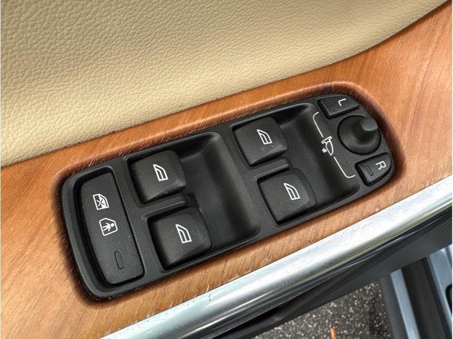 Used 2017 Volvo XC60 T5 Inscription w/ Preferred Option Package image 10