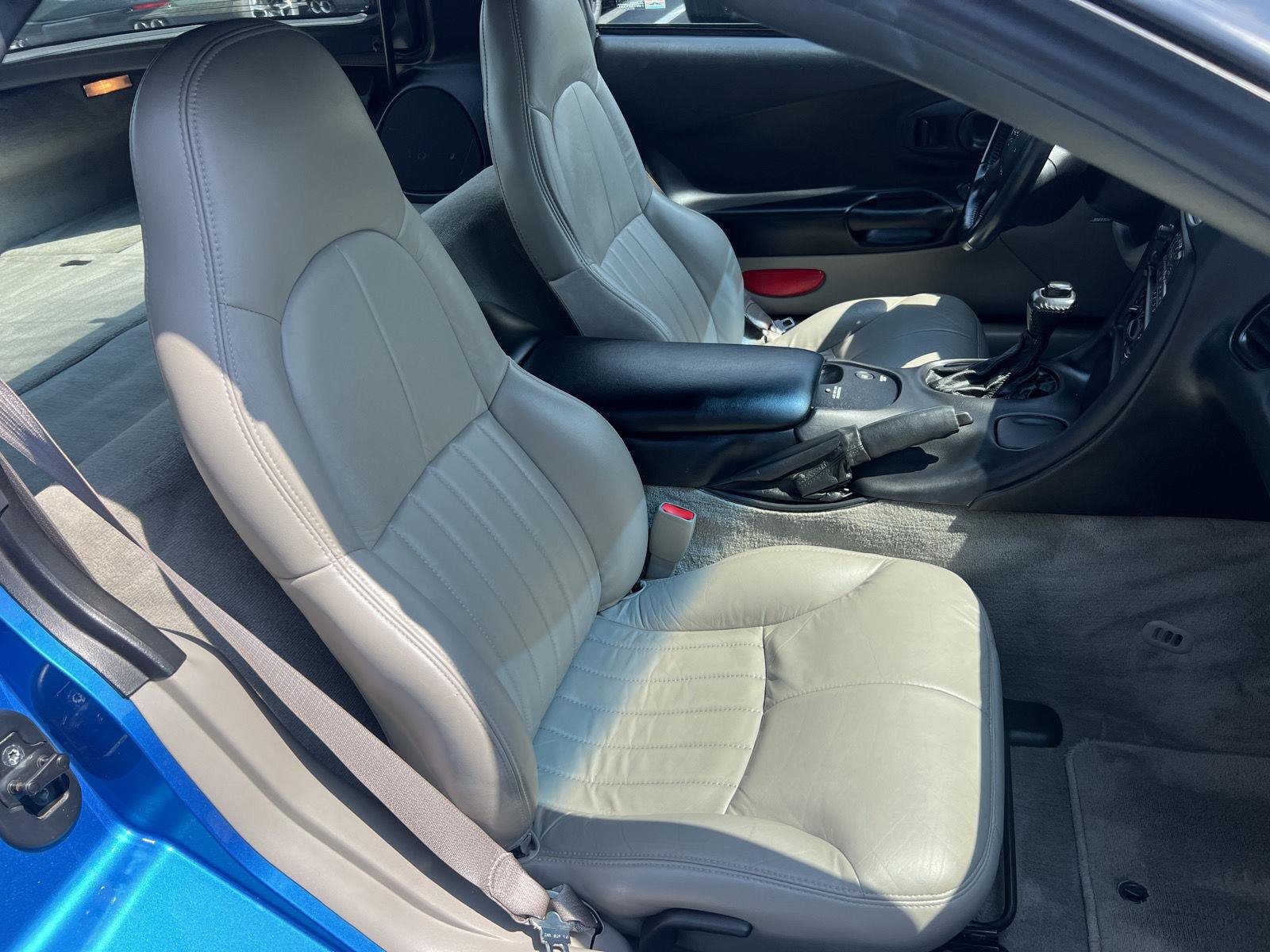 Used 2000 Chevrolet Corvette Coupe w/ Performance Handling Pkg RWD image 15