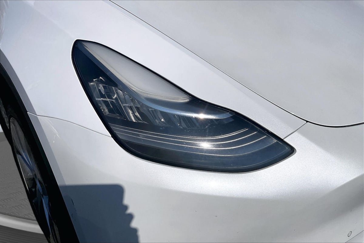 Used 2021 Tesla Model Y Long Range AWD/4WD image 29