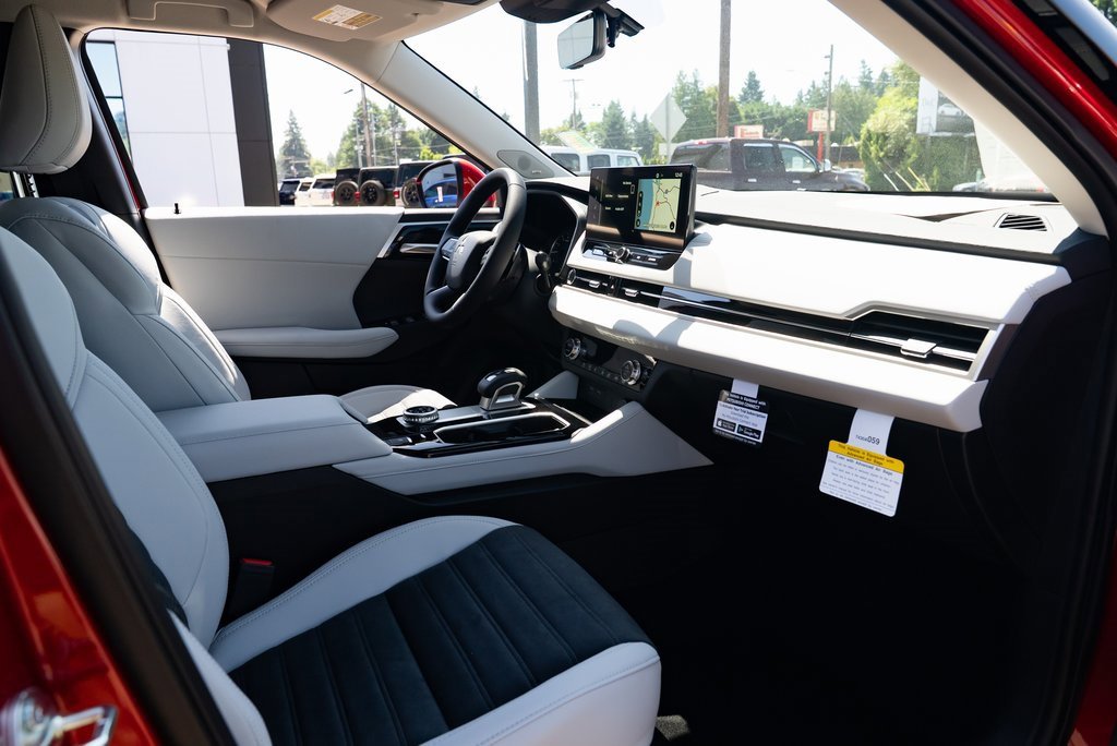 New 2025 Mitsubishi Outlander SEL image 26
