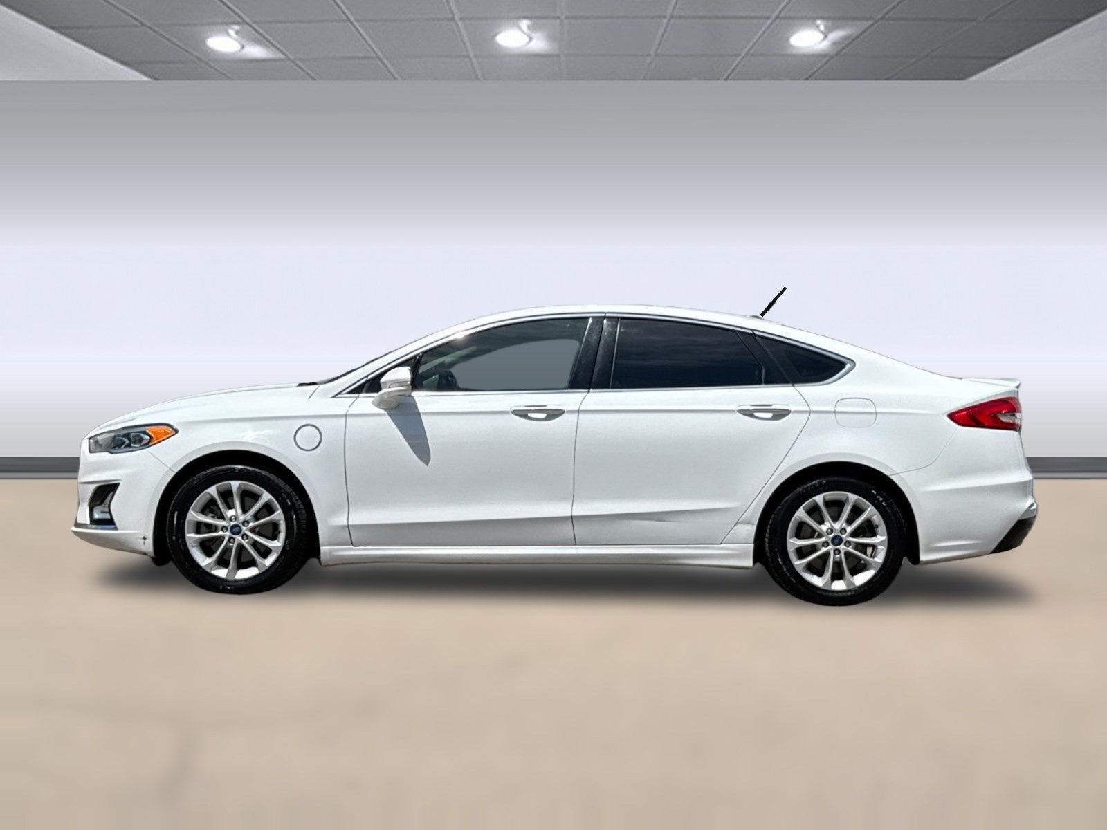 Used 2019 Ford Fusion Energi Titanium FWD image 2