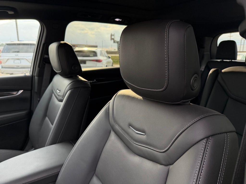 Used 2025 Cadillac XT6 Sport w/ Technology Package image 15