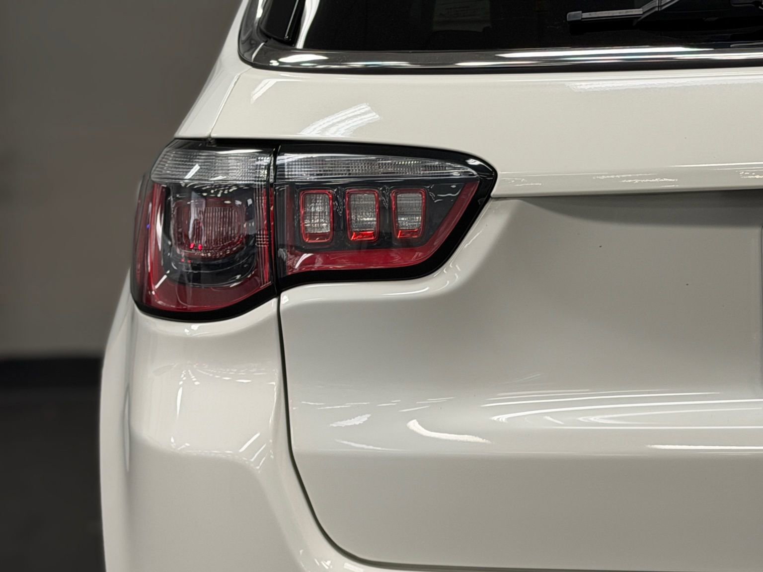 Used 2018 Jeep Compass Latitude image 14