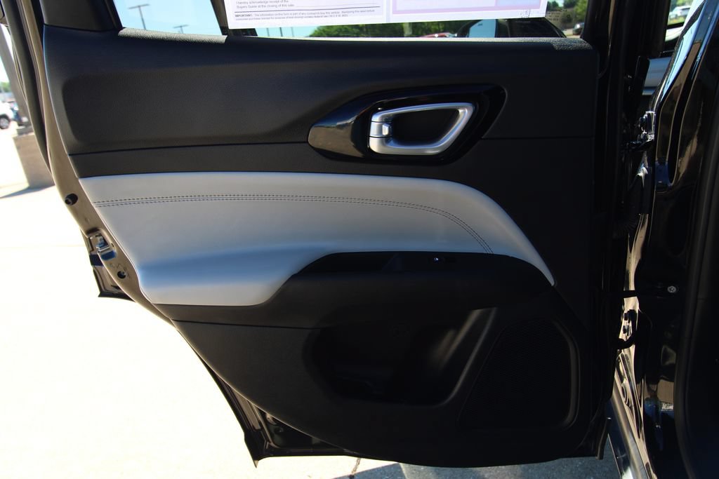 Used 2025 Jeep Compass Limited AWD/4WD image 41