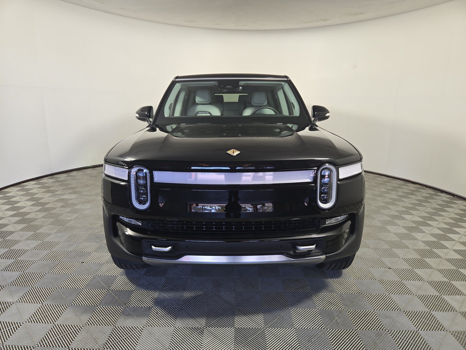 Used 2024 Rivian R1S Adventure AWD/4WD image 8
