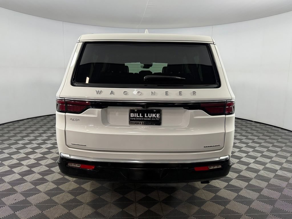 Used 2023 Jeep Wagoneer L Series III w/ Preferred Equipment Group AWD/4WD image 9