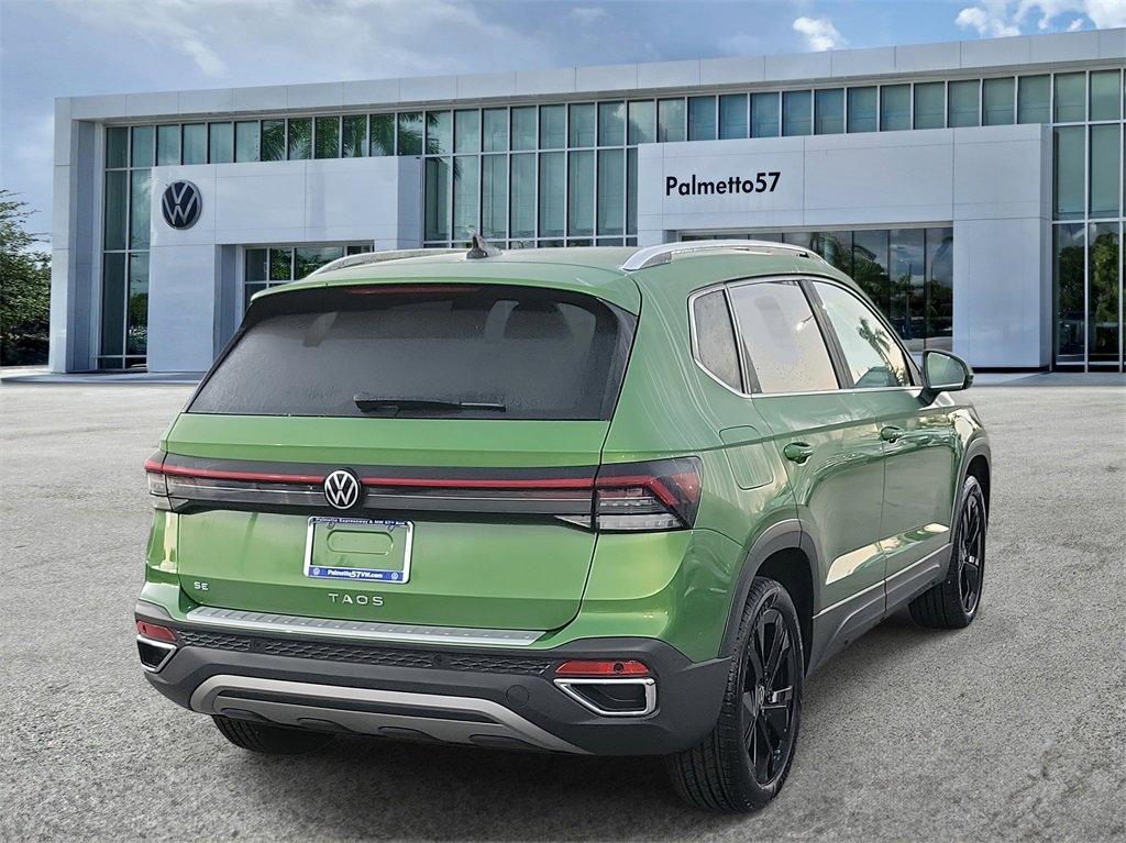 Used 2025 Volkswagen Taos SE w/ Black Wheel Package image 4