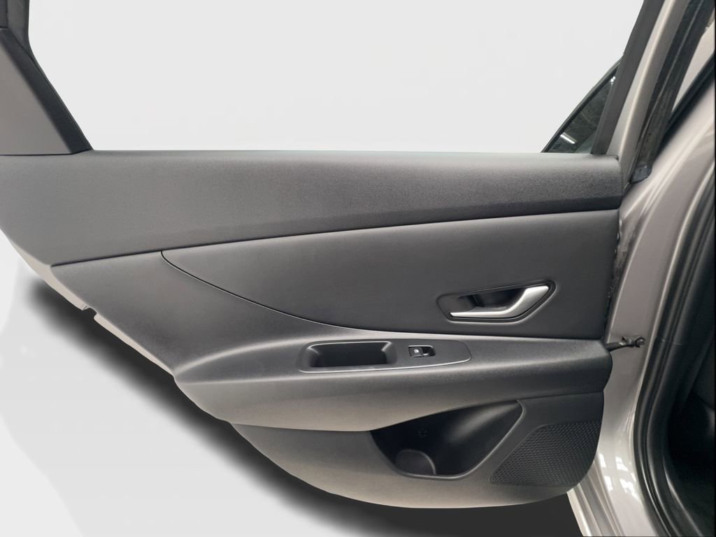 Used 2022 Hyundai Elantra SEL w/ Convenience + Premium Package FWD image 25