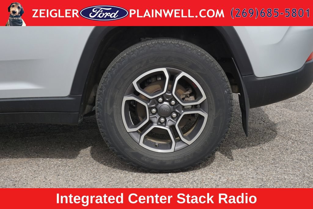 Used 2022 Jeep Grand Cherokee Trailhawk w/ ADV Protech Group II AWD/4WD image 9