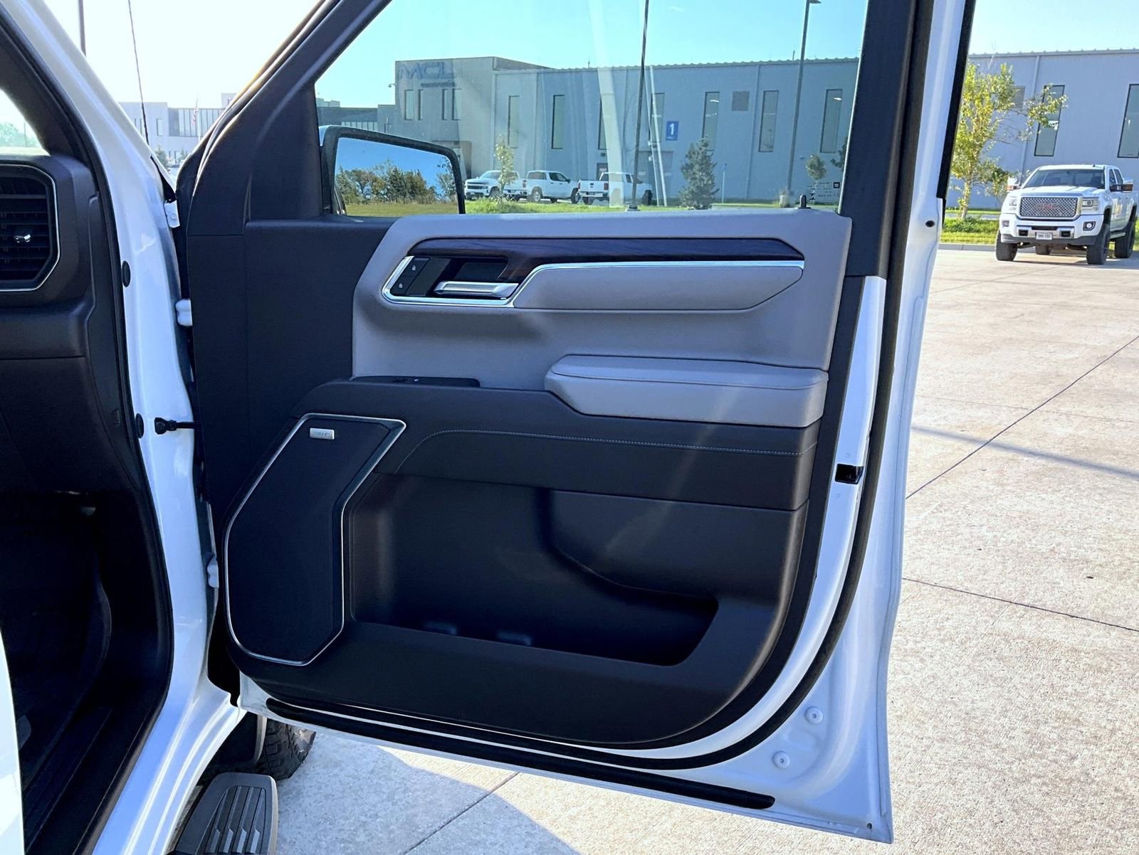 Used 2024 GMC Sierra 1500 SLT image 21