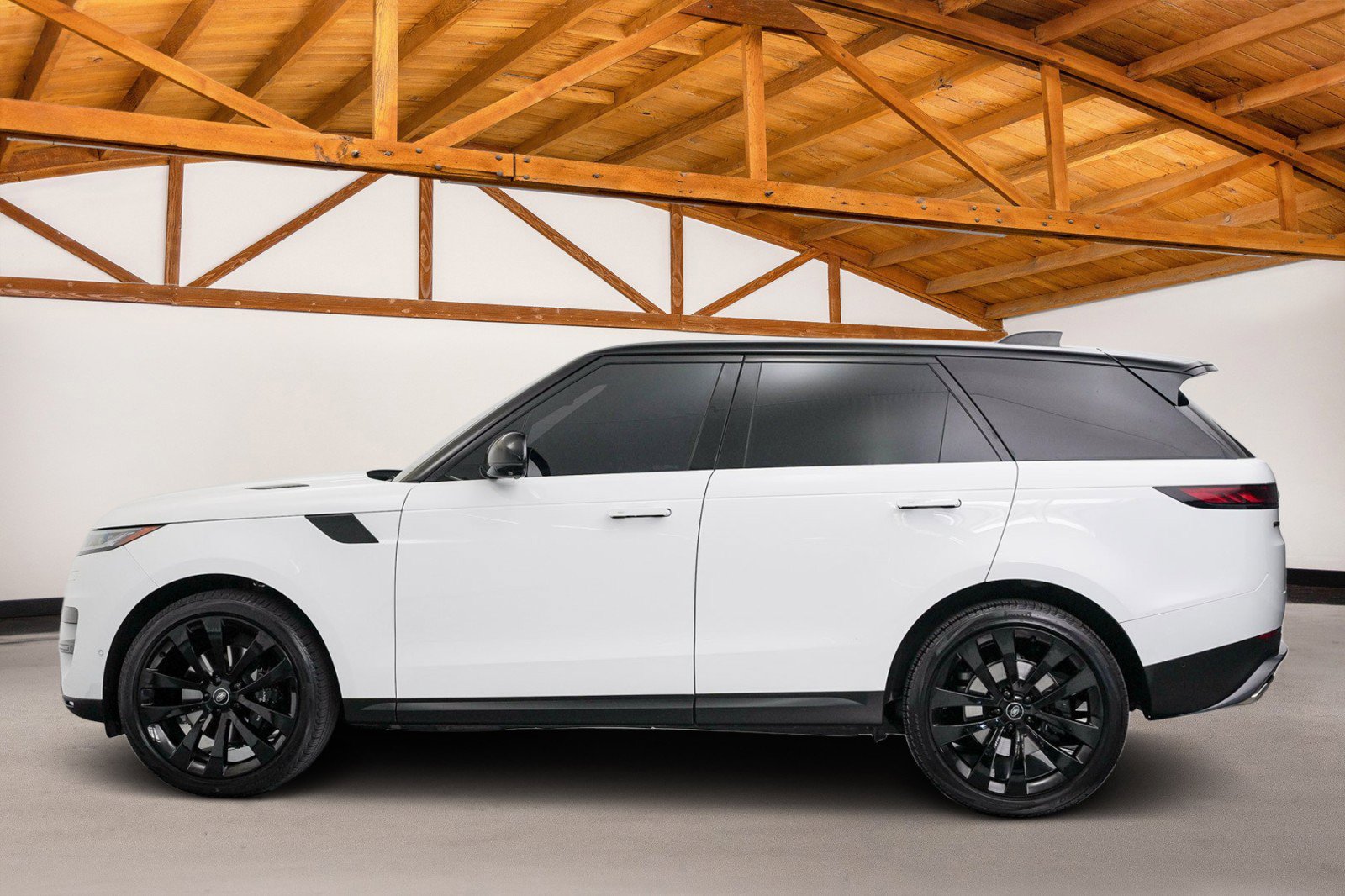 Used 2023 Land Rover Range Rover Sport SE AWD/4WD image 4