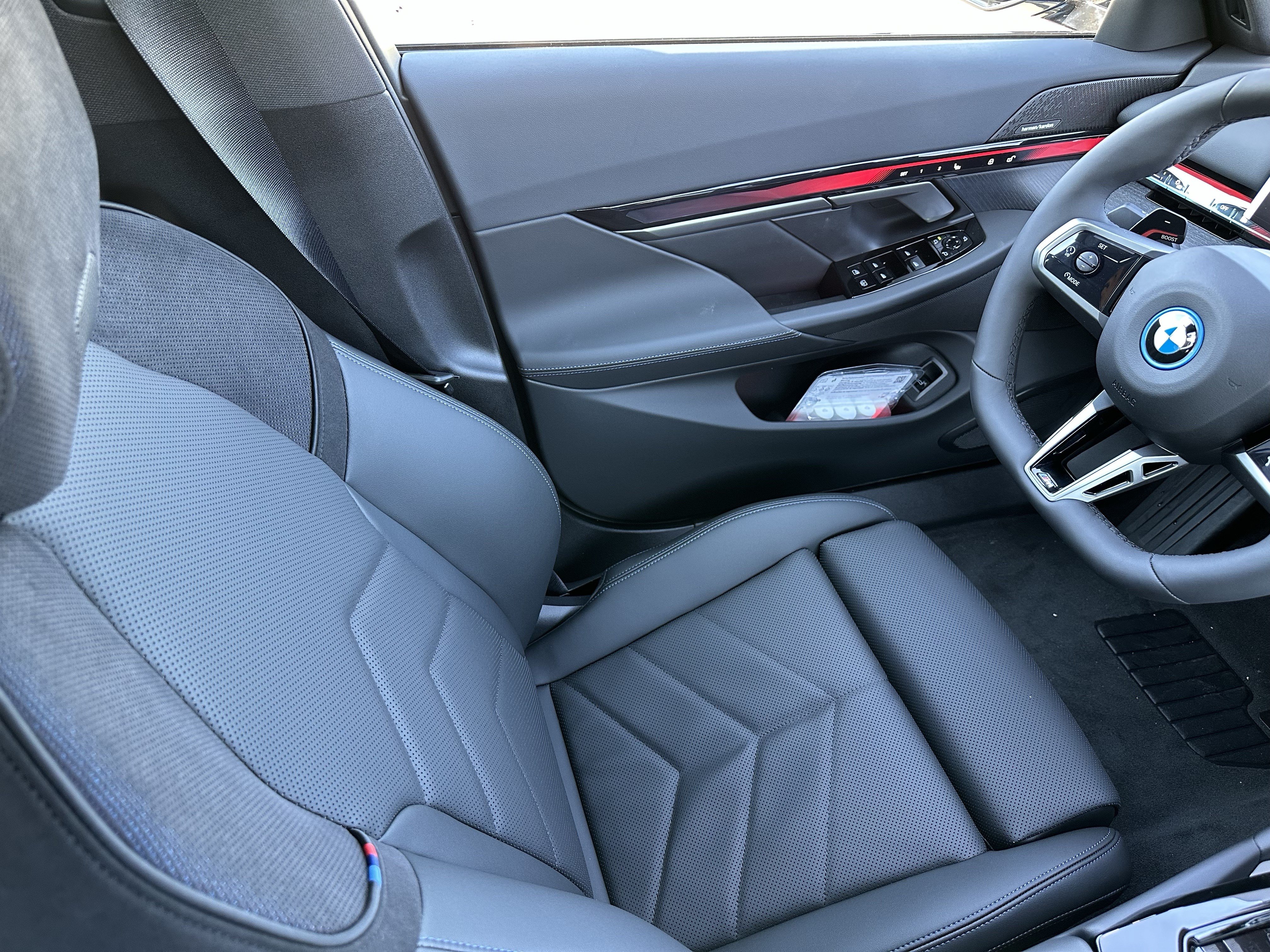 New 2026 BMW 550e xDrive w/ Executive Package AWD/4WD image 9