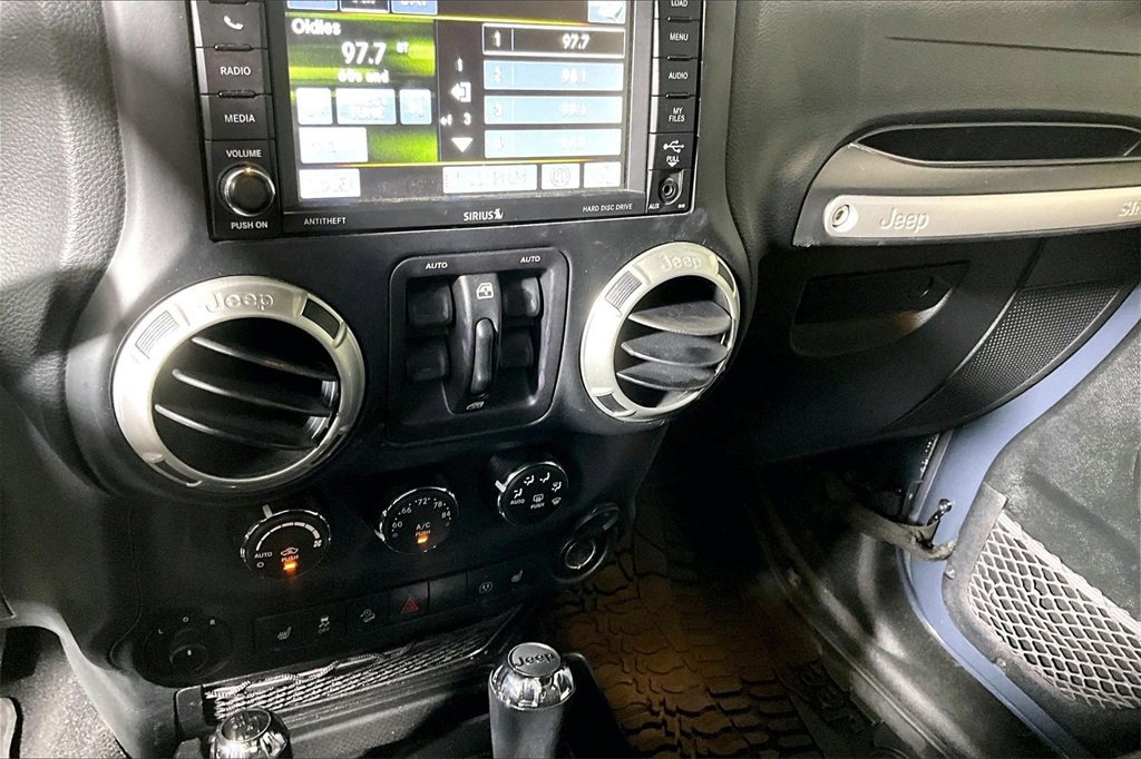 Used 2016 Jeep Wrangler Unlimited Rubicon w/ Dual Top Group image 25