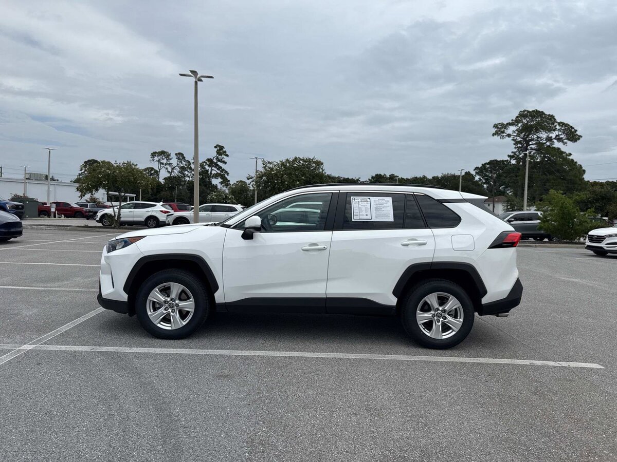 Used 2021 Toyota RAV4 XLE FWD image 2