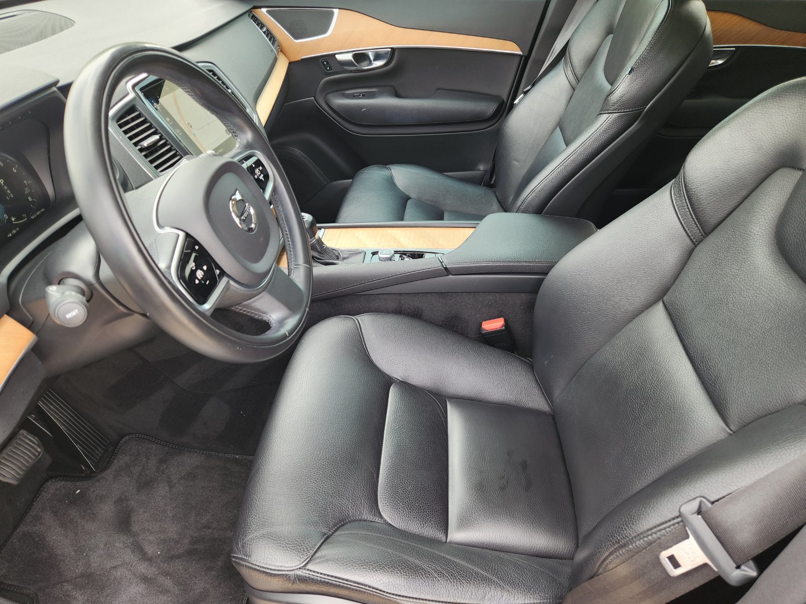 Used 2021 Volvo XC90 T6 Momentum w/ Protection Package Premier AWD/4WD image 16