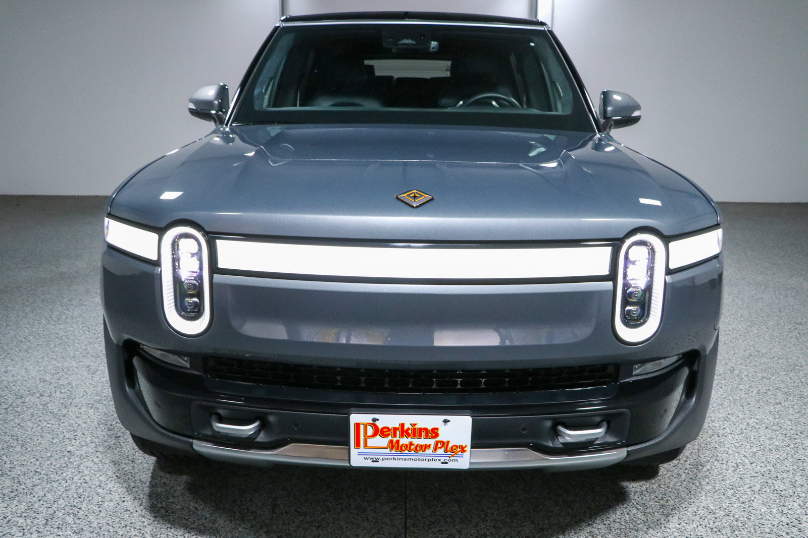 Used 2024 Rivian R1S Adventure AWD/4WD image 3