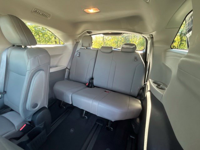 Used 2022 Toyota Sienna XLE AWD/4WD image 33