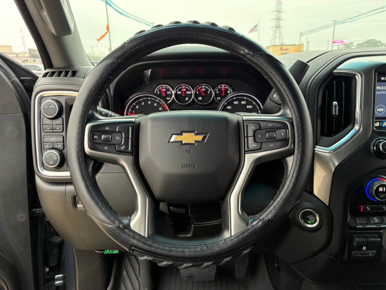 Used 2021 Chevrolet Silverado 1500 LT w/ Texas Edition Plus AWD/4WD image 17