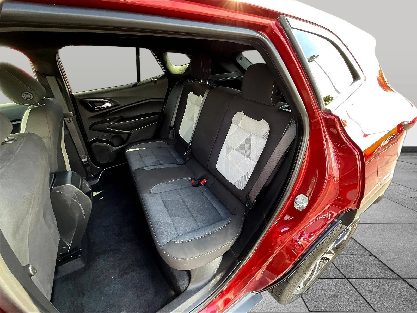 Used 2024 Chevrolet Trax RS FWD image 24