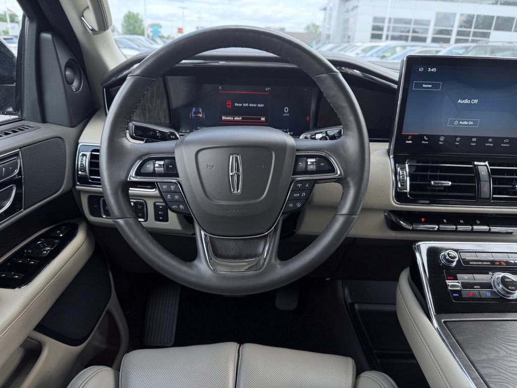 Used 2022 Lincoln Navigator 4WD image 35