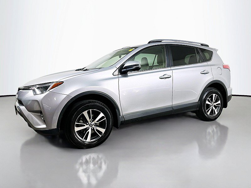 Used 2018 Toyota RAV4 XLE AWD/4WD image 3