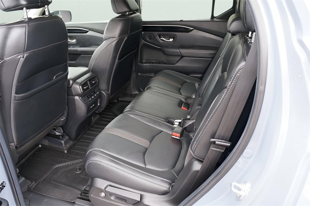 Used 2024 Honda Pilot Touring image 5