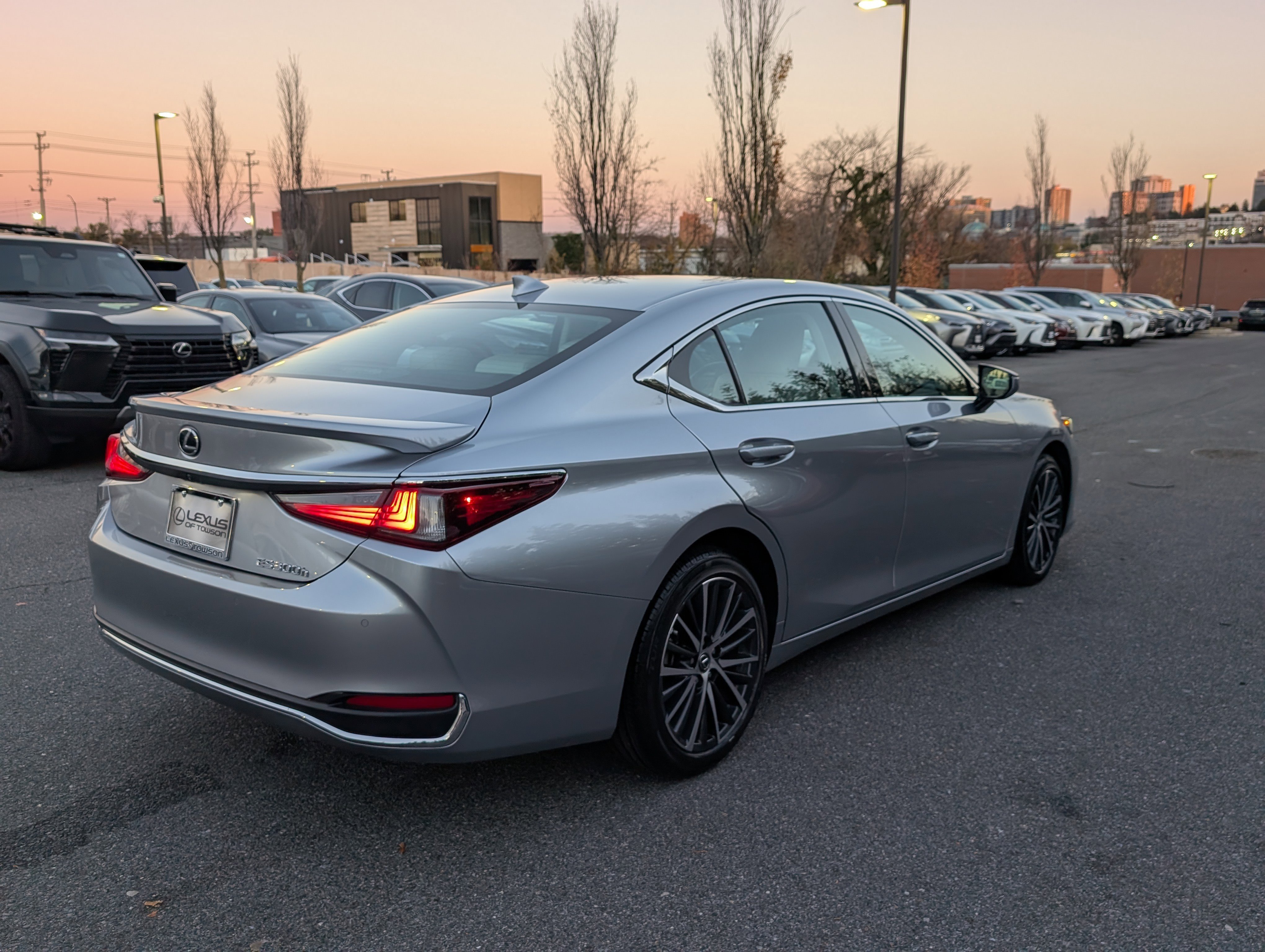 Certified 2025 Lexus ES 300h w/ Premium Package image 3