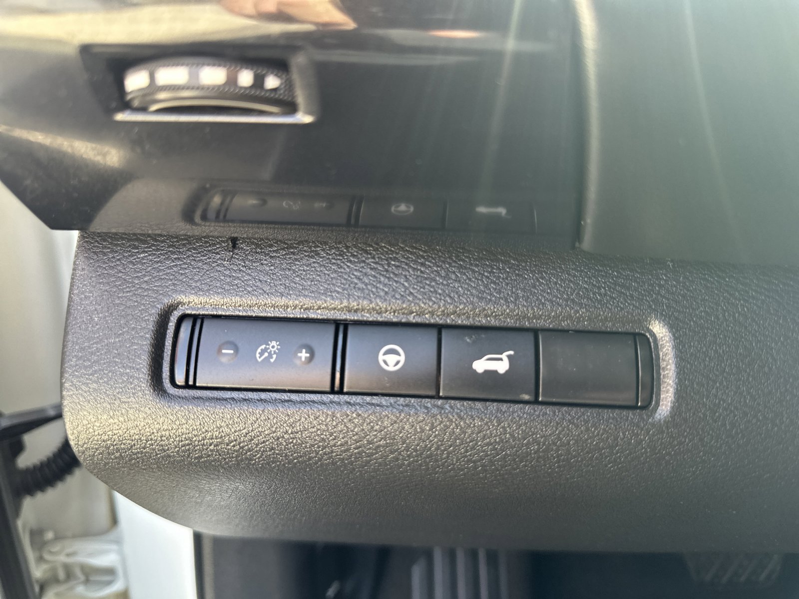 Used 2022 Nissan Pathfinder SV w/ SV Premium Package image 10