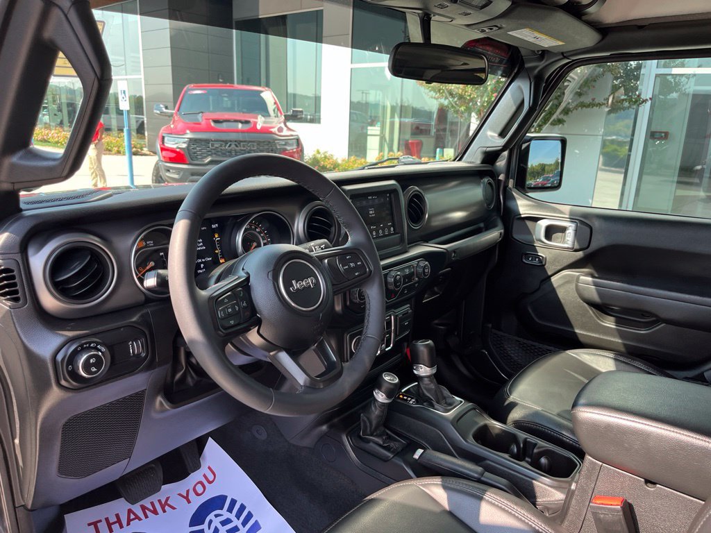 Used 2023 Jeep Gladiator Sport AWD/4WD image 7