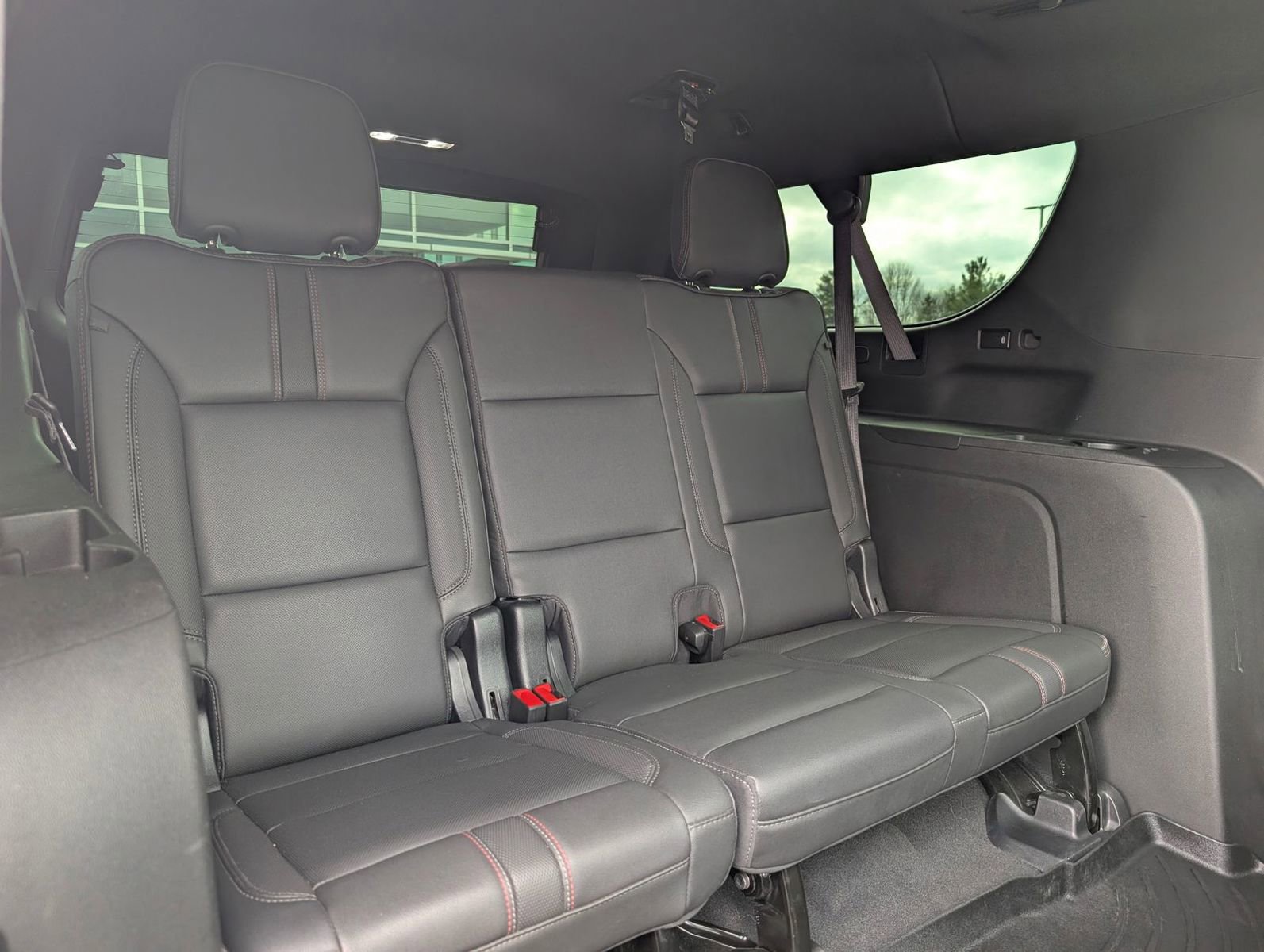 Used 2022 Chevrolet Suburban RST w/ Luxury Package AWD/4WD image 38