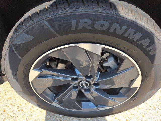 Used 2025 Nissan Rogue SV FWD image 16
