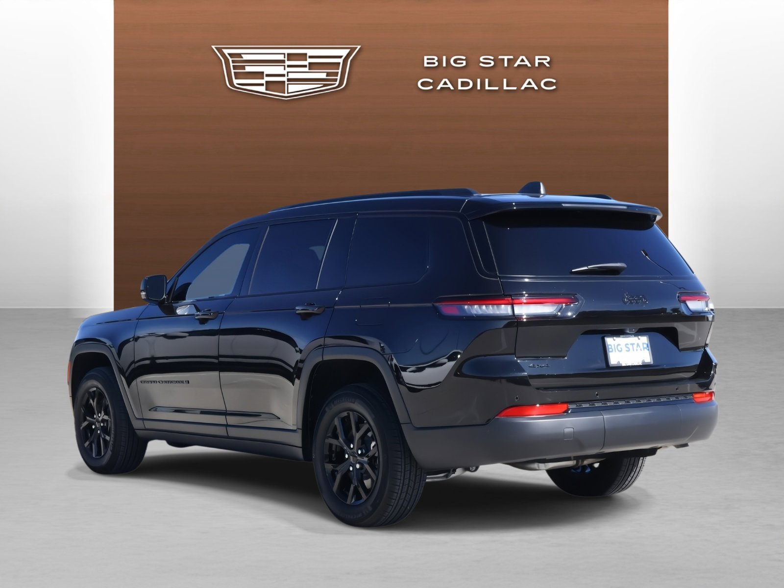 Used 2025 Jeep Grand Cherokee L Altitude image 3